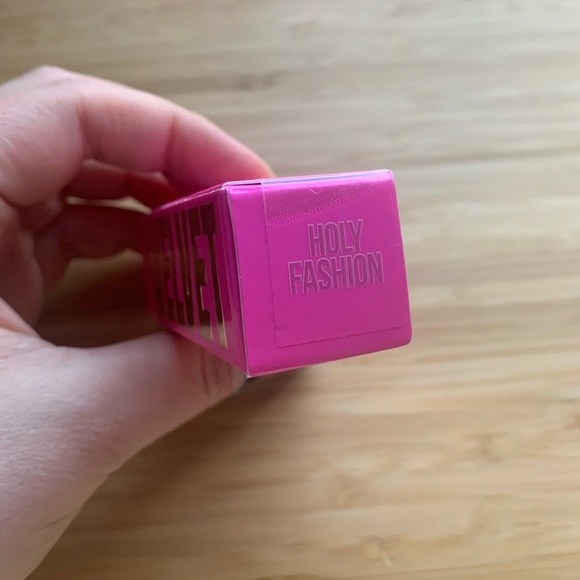 Jeffree Star Cosmetics Velvet Trap Lipstick - Holy Fashion (Soft Pink) - NWB - Picture 5 of 6
